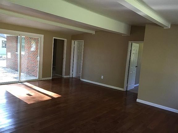 3rd image of 4324 Terrace Dr