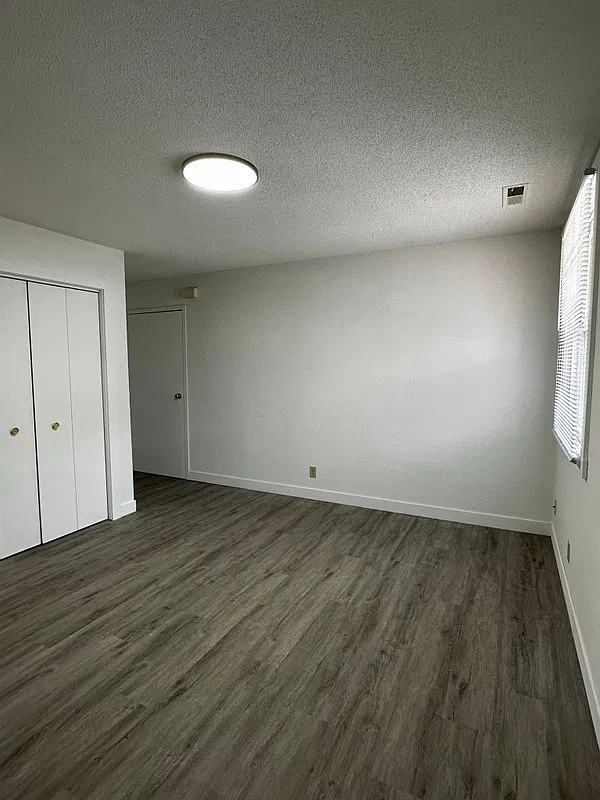 2 bed, 1.0 bath, 65000 sqft, $575 — Photo 4