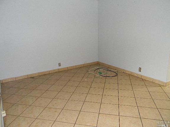 3rd image of 1076 Pine St