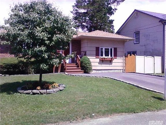 3rd image of 22 Evergreen Ave
