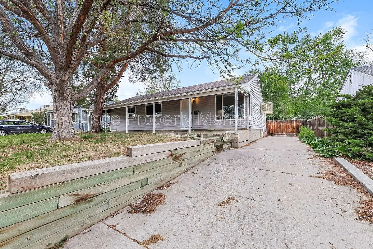 Building Photo - 1842 S Dahlia St