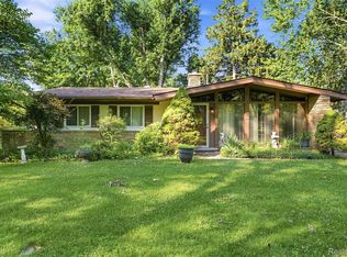 27679 Spring Arbor Dr, Southfield, MI 48076
