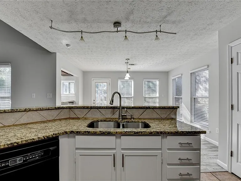 1112 Ashbury Dr — Photo 27