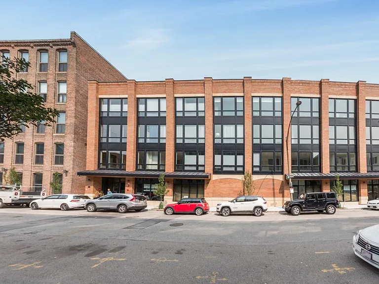 340 W 2nd St #9 — Photo 33