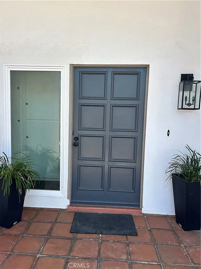 3 bed, 1642 sqft, $9,000 — Photo 1