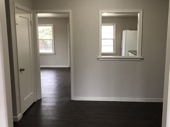 Dining area/entrance to kitchen