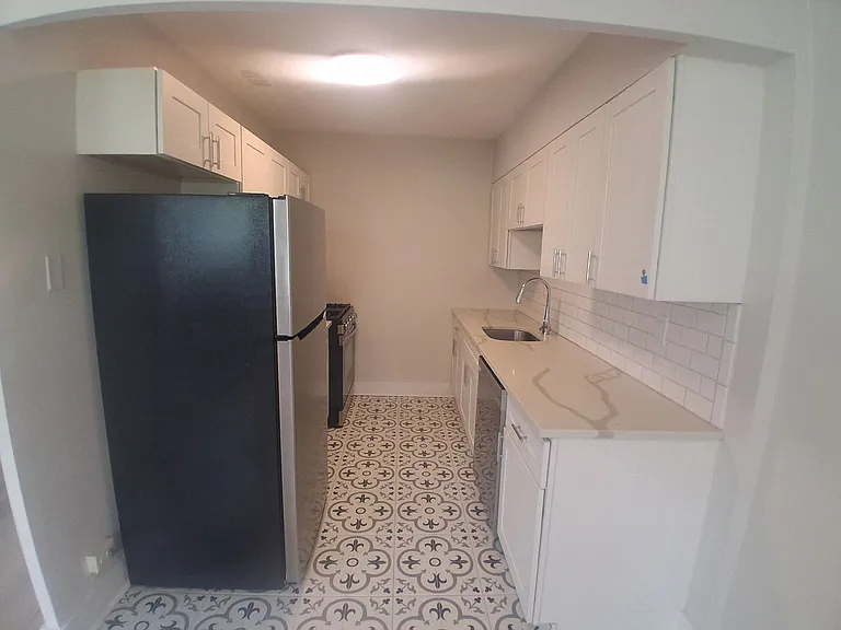 Renovated Studios, 1, & 2 bed apartments! — Photo 14