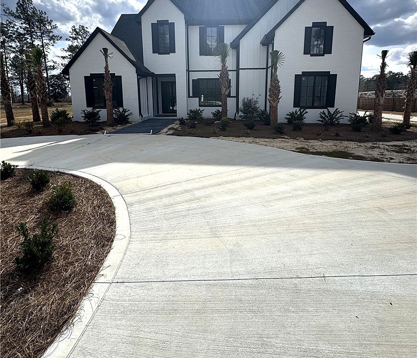 1st image of 20 Club Dr