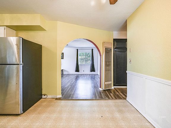 5th image of 1040 W Mariposa Ave