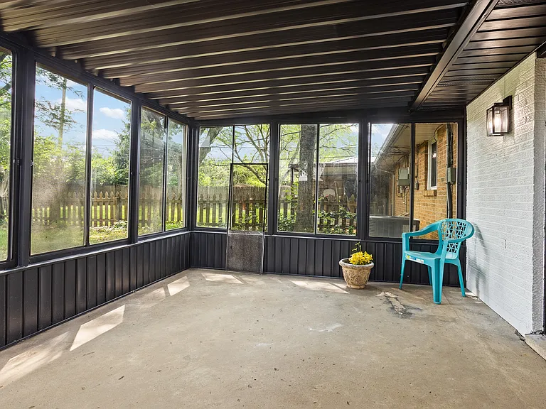 406 Heather St — Photo 27
