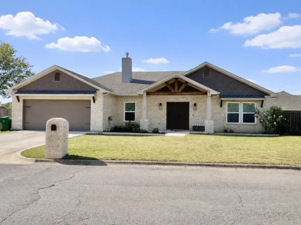 702 Pillar St, Bowie, TX 76230