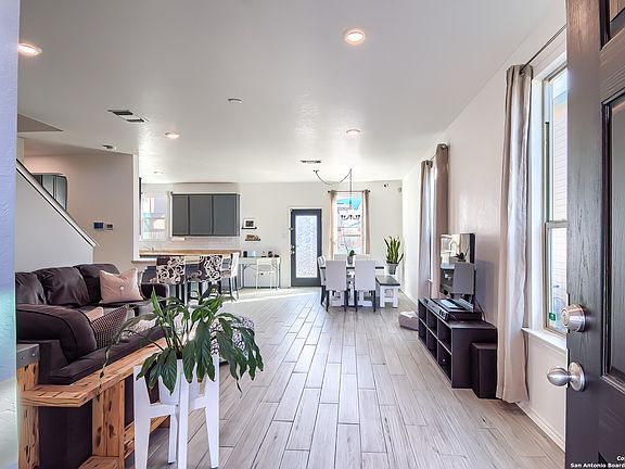 4th image of 2606 Bluff Crossing