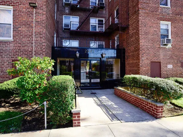 2461 East 29th Street image 1 of 16