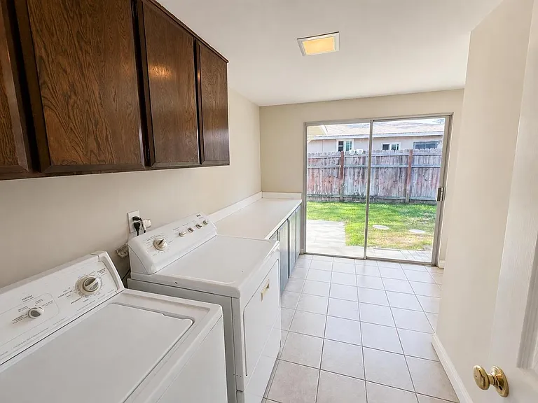 468 Jeffries Ave — Photo 21