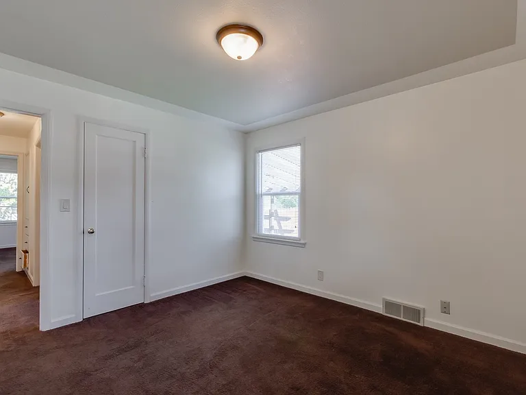 1504 W Kiernan Ave — Photo 17