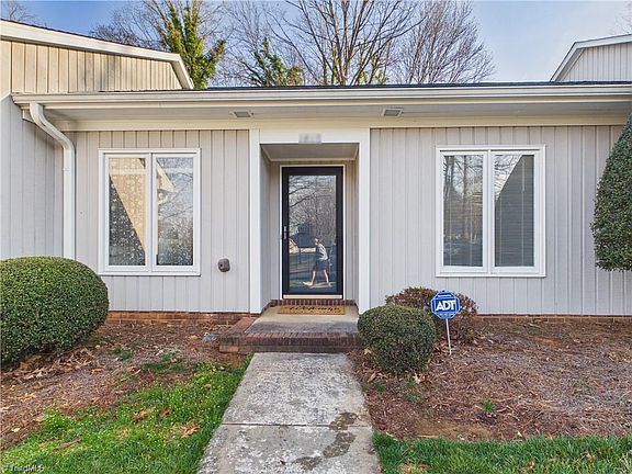 2nd image of 1415 Grantland Pl