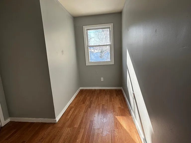126 W Elm St — Photo 7