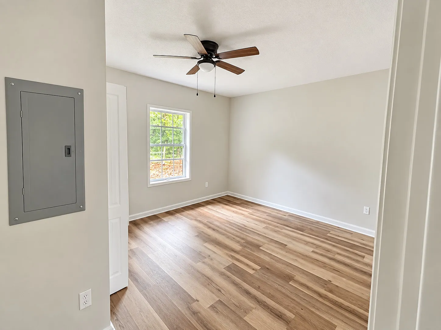 2 bed, 900 sqft, $1,100 — Photo 2