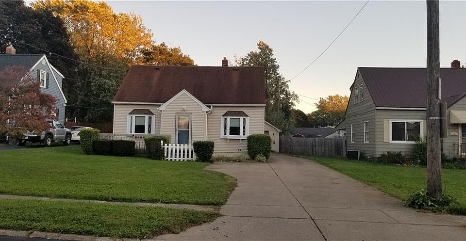 1st image of 1553 W 32nd St