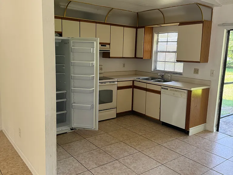 578 Imperial Pl — Photo 2