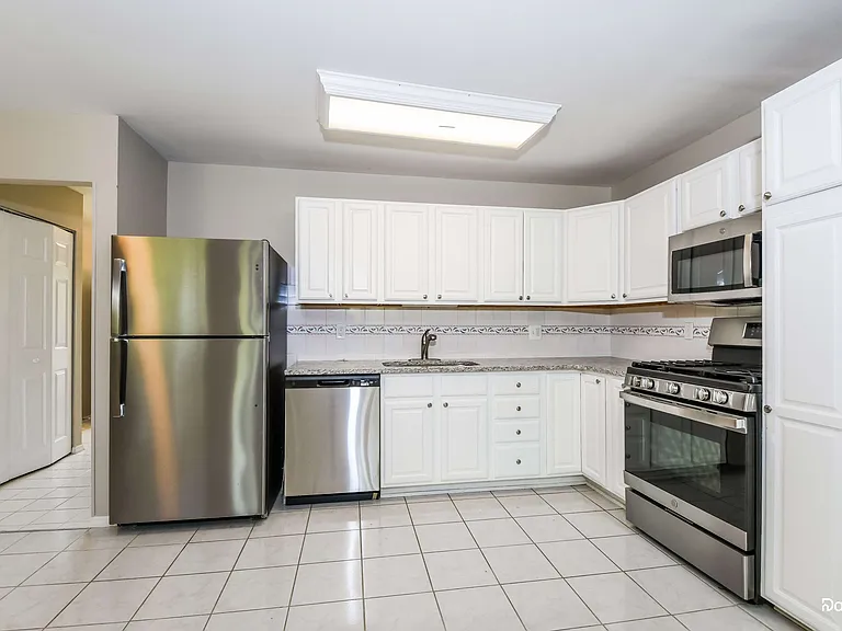 11011 Crimson Dr — Photo 3