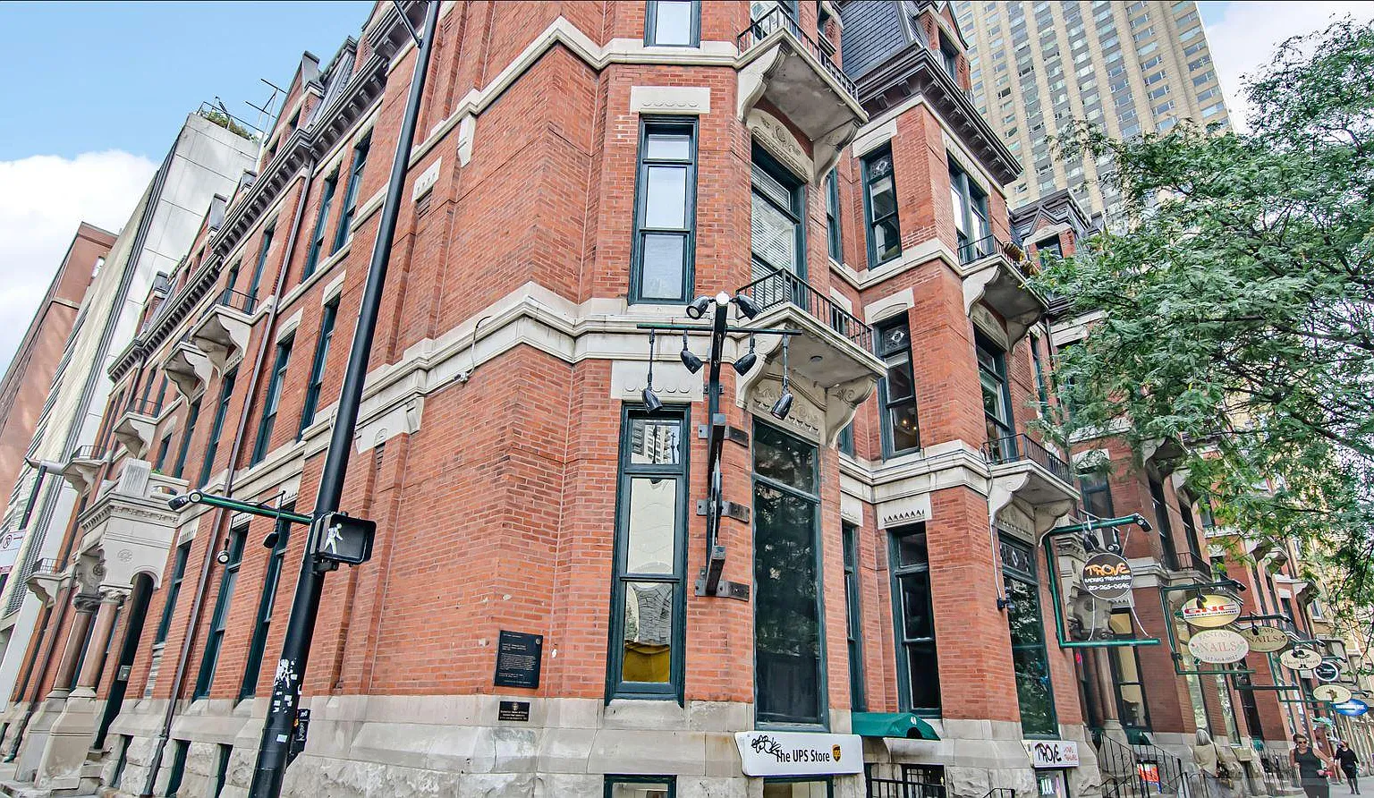 50 East Chicago — Photo 2