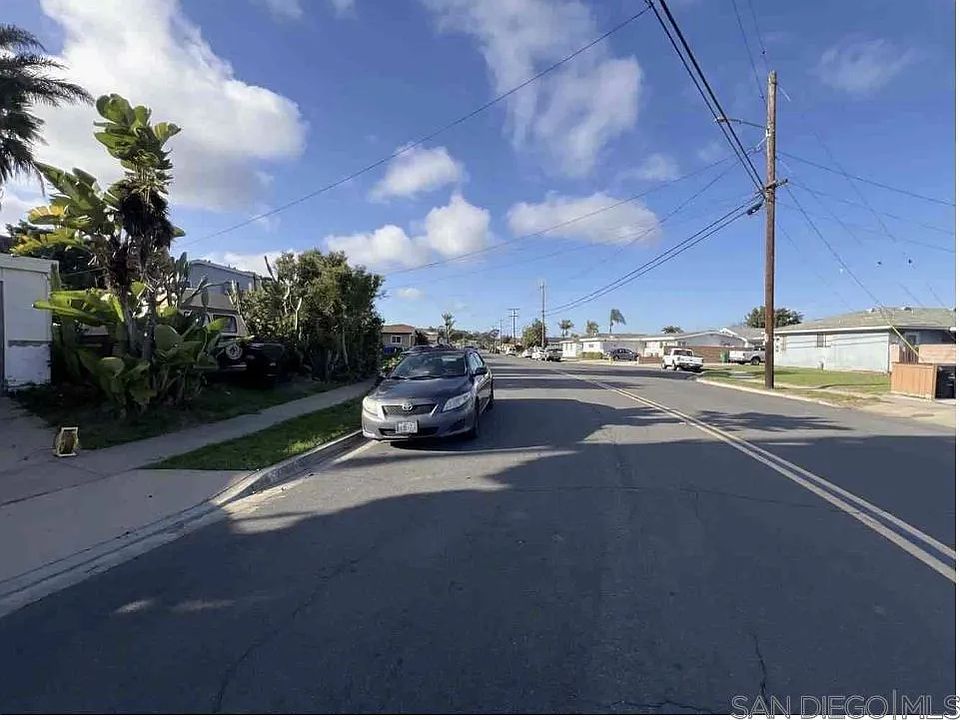 2nd image of 2192 Finch Ln