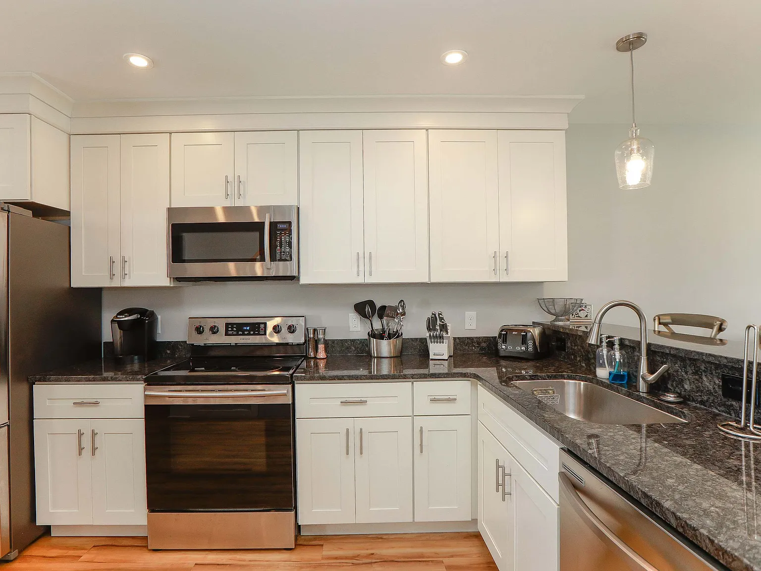 2 bed, 1.5 bath, 1800 sqft, $2,800 — Photo 3