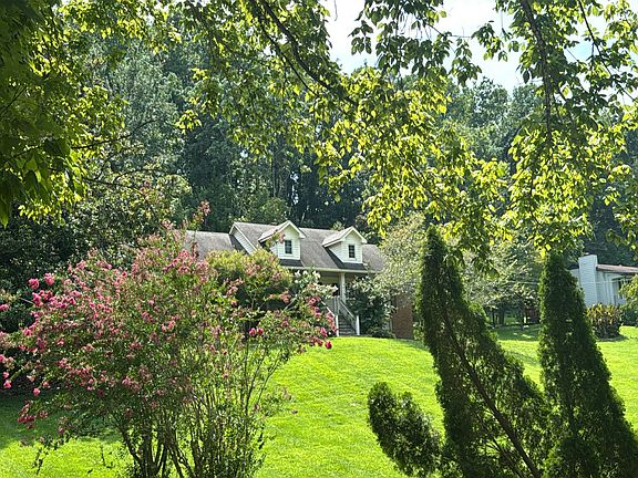 3rd image of 1115 Deer Lake Rd