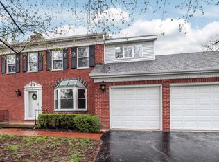 2 Hanover Ln, Sugar Grove, IL 60554