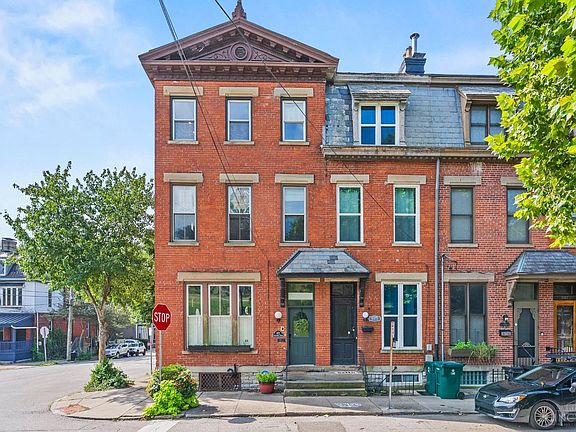 2nd image of 927 Paradrome St Unit 3