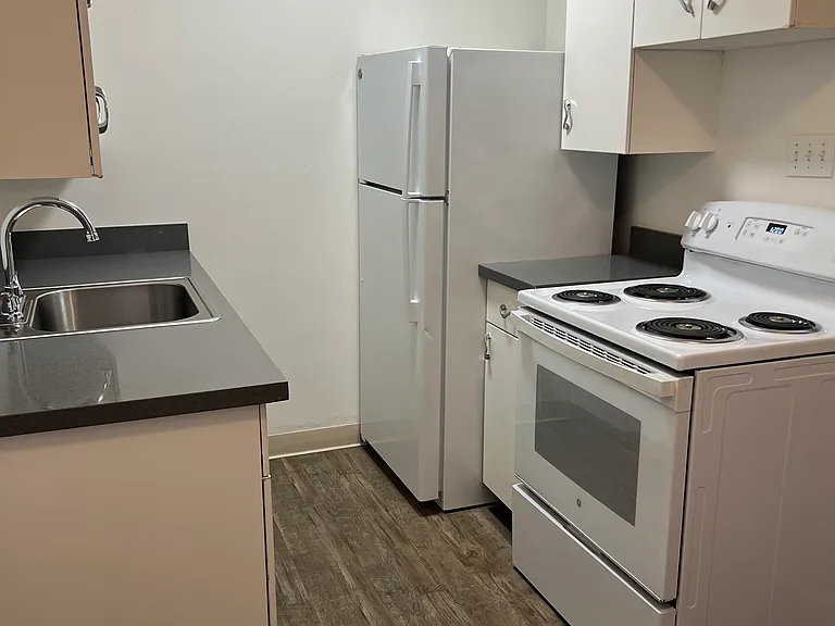 Capri Apartments — Photo 9