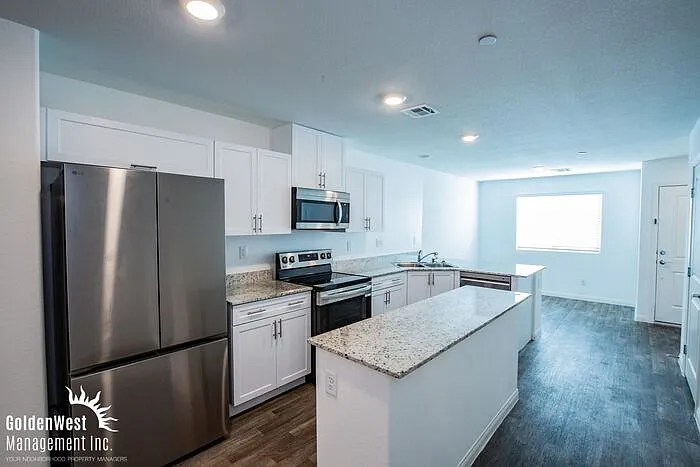 3 bed, 2.0 bath, 1716 sqft, $2,250 — Photo 4