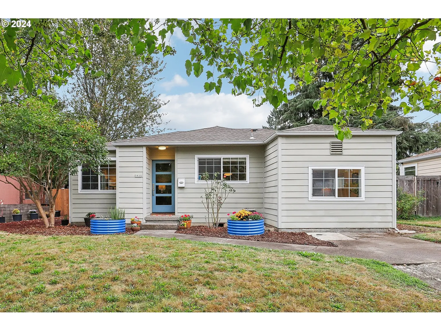 5935 SE Tibbetts St photo 1