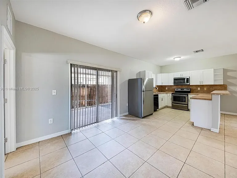 6124 SW 39th St — Photo 10