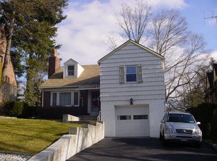 138 Park Dr, Eastchester, NY 10709