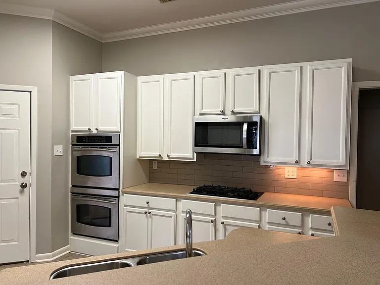 116 Biltmore St — Photo 2