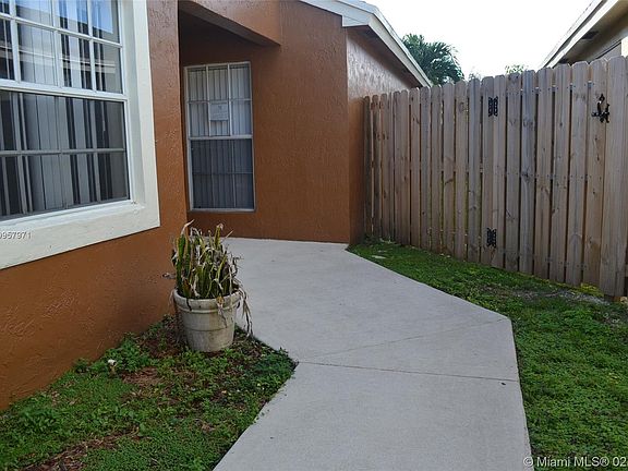 3rd image of 227 E Riverbend Dr