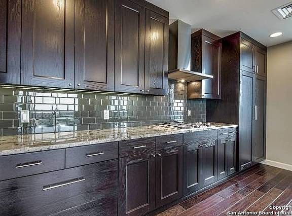 4th image of 4242 Broadway St