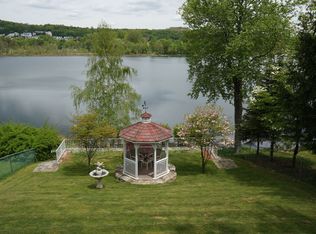 105 Boulevard Dr, Danbury, CT 06810