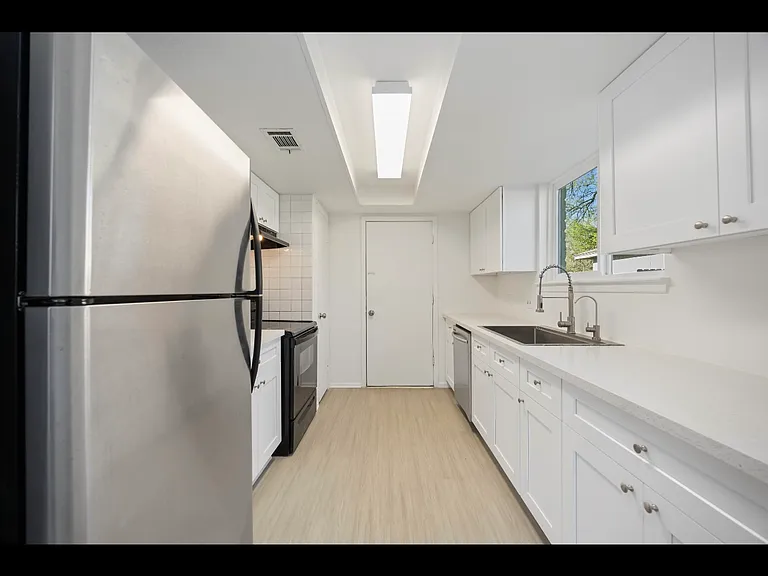 2302 Green Knoll Dr — Photo 8
