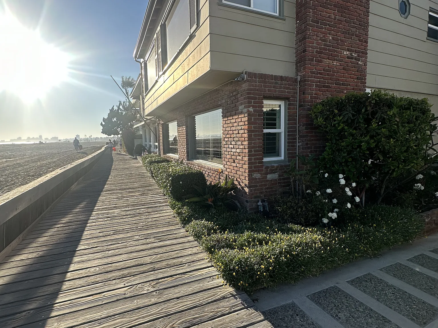 2 bed, 1100 sqft, $5,250 — Photo 2