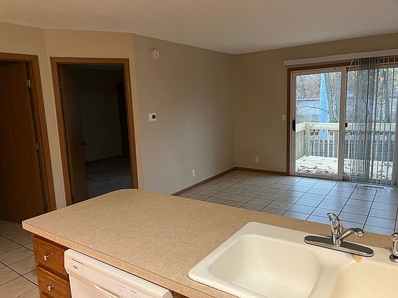 3rd image of 2943 Wurtsboro Ln #2945