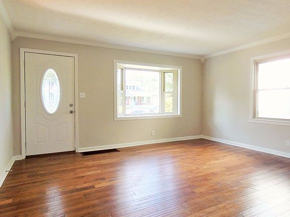 4th image of 871 Saint Clair Ave