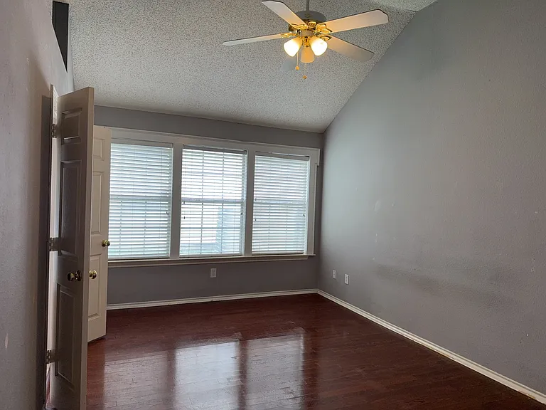 9701 Concord Dr — Photo 7