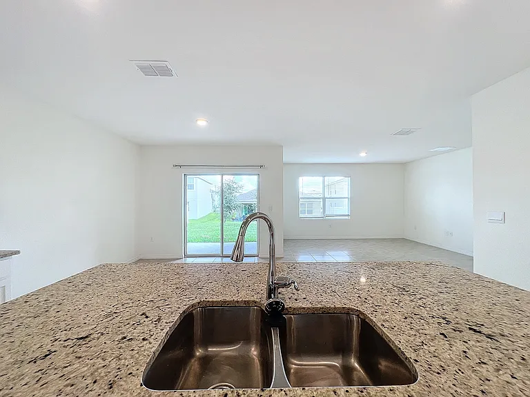 1043 Cascade Dr — Photo 13