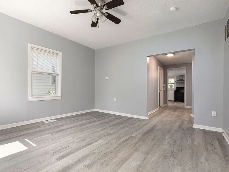 3624 Parthenia Ave — Photo 5