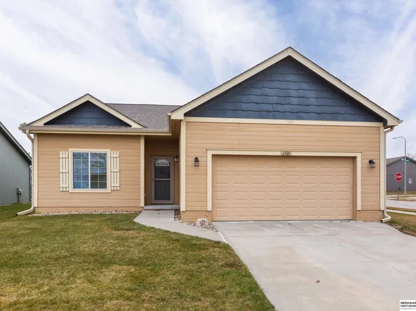 6926 N 141st Cir, Omaha, NE 68142