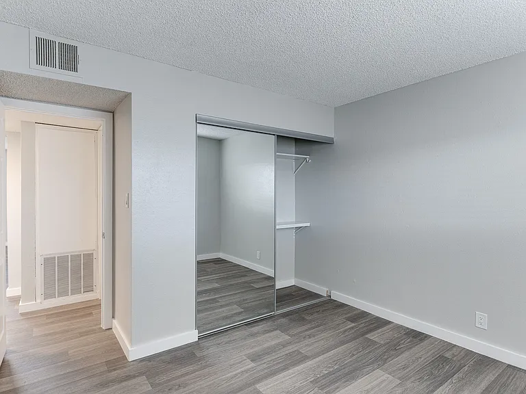 Red Rock Cove Apartments — Photo 29