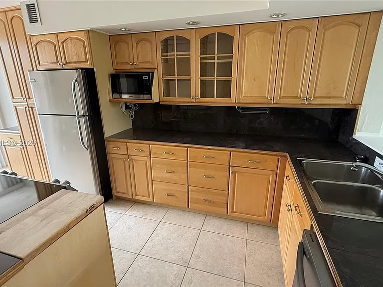 2921 SW 87th Ave #511 — Photo 1